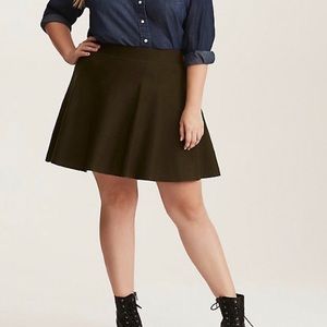 Torrid size 1 (14/16) sweater skirt